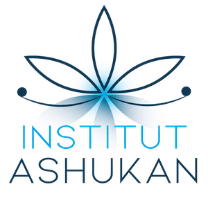 Logo de l'Institut Ashukan, représentant visuellement l'identité et les valeurs de l'institut dédié à la promotion des connaissances et réalités autochtones.